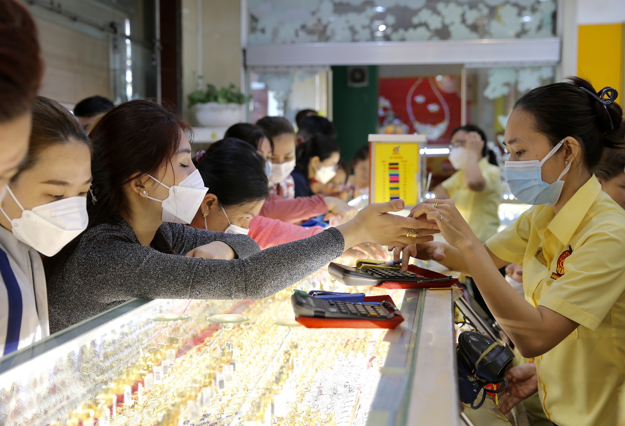 Phân tích giá vàng ngày 13/12/2025